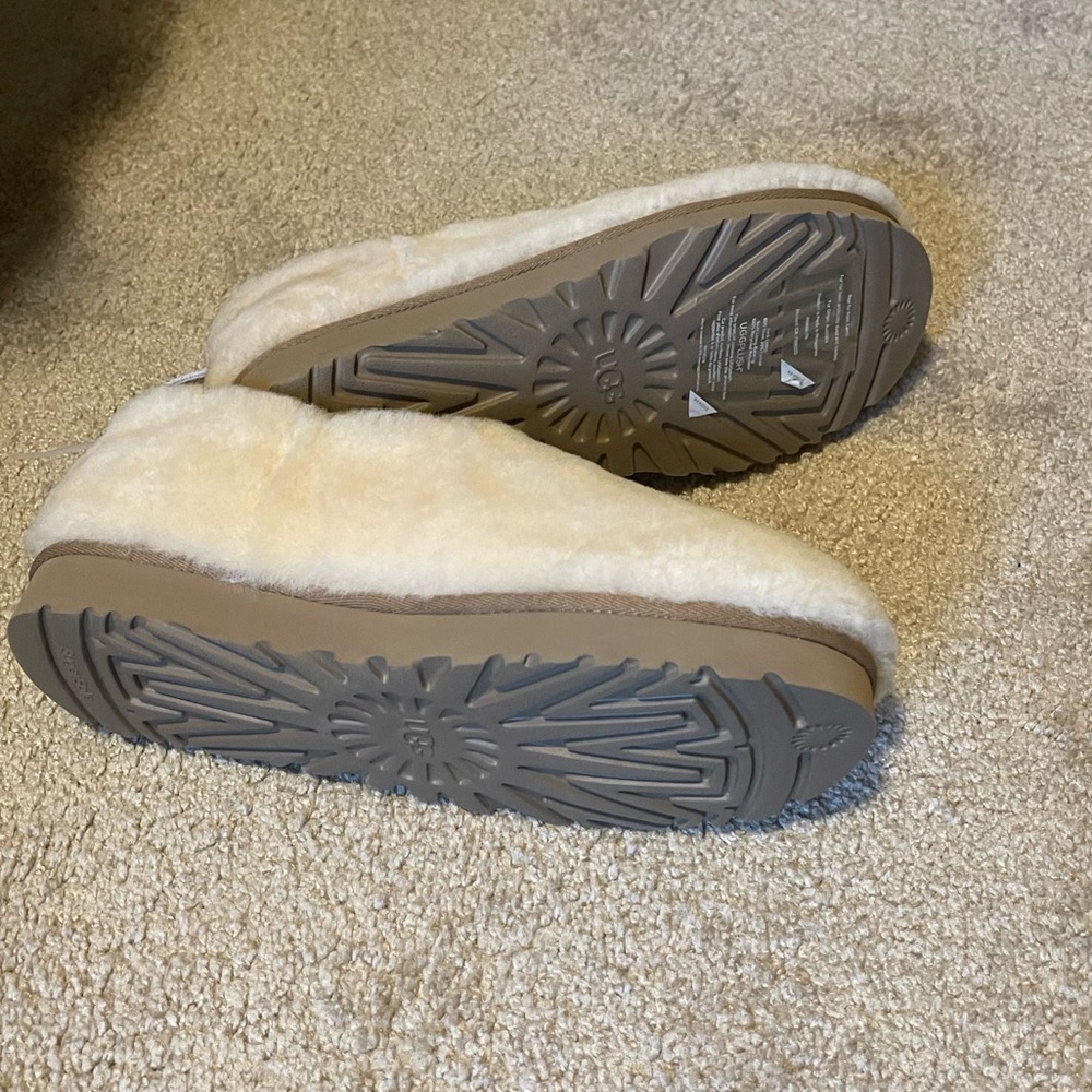 NWOT women’s UGG classic cozy shearling bootie in natural Size US 9 UK 7 EU 40 - Picture 9 of 9